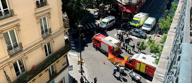 Les trois policiers qui ont tire sur la voiture qui a << fonce >> sur eux, samedi dans le 18e a Paris, sont sortis libres de garde a vue. 

