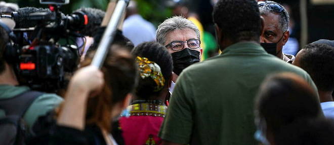 Jean-Luc Melenchon with demonstrators at the Pointe-a-Pitre University Hospital on December 15, 2021.