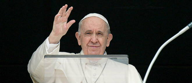 La pape Francois au balcon du Palais apostolique du Vatican, le 27 mars 2022.

