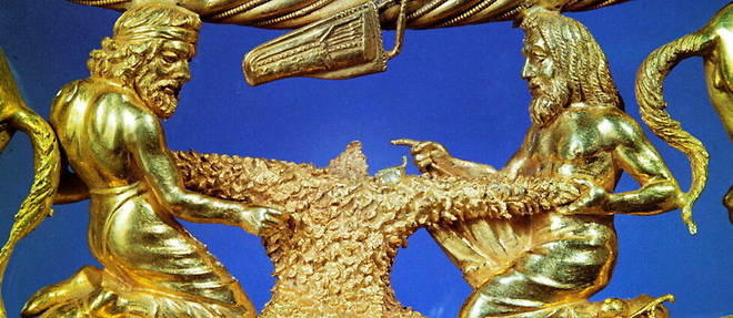 Un fragment de pectoral dore datant du IVe siecle. Collection du Musee des tresors historiques de Kiev. (illustration)
 
