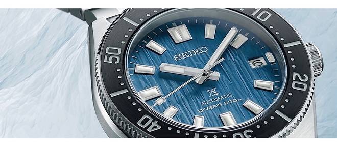 Le cadran de la montre Seiko Prospex Save the Ocean, ici dans sa version bleu fonce, evoque la couleur et la texture des glaciers visibles en zones polaires.
