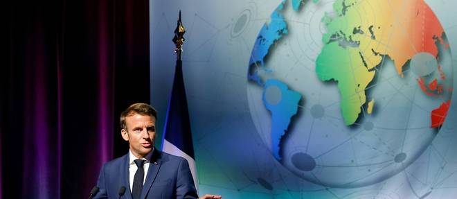 Macron demande "une reevaluation" de la loi de programmation militaire a l'aune de la guerre en Ukraine