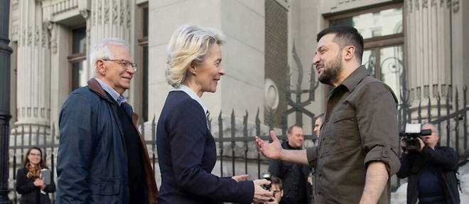 Ursula von der Leyen and the High Representative of the EU for Foreign Affairs Josep Borrell received in kyiv by Volodymyr Zelensky on 8 April.