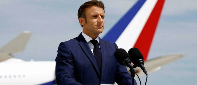 Emmanuel Macron s'est exprime avant de partir pour la Roumanie.
