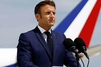 L&eacute;gislatives&nbsp;: Macron entre dans la bataille depuis le tarmac d&rsquo;Orly