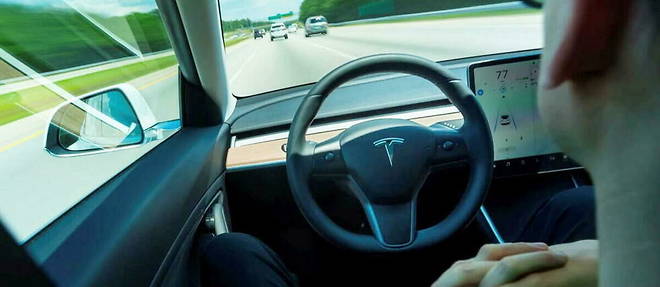 Le systeme Autopilot de Tesla est dit de niveau 2, ce qui implique que le conducteur doit rester attentif et pret a reprendre la conduite du vehicule a tout moment.
