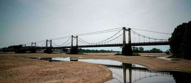 Le pont Montjean-sur-Loire le 16 juin 2022.  
