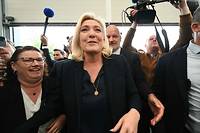 L&eacute;gislatives: les visages d&eacute;faits chez Macron, la f&ecirc;te chez M&eacute;lenchon et Le Pen