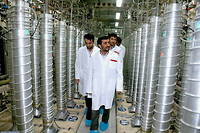 Le président iranien Mahmoud ­Ahmadinejad visite les installations d’enrichissement de l’uranium de Natanz, au sud de Téhéran, le 8 avril 2008.
