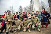 Des soldats de la Legion nationale de Georgie lors des festivites de Maslenitsa a Kiev, en Ukraine, le 13 mars 2016. Cette unite paramilitaire combat aux cotes des Ukrainiens depuis la guerre du Donbass en 2014.
