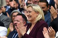 Le Pen assure que Macron a &eacute;voqu&eacute; un gouvernement d'union nationale avec elle