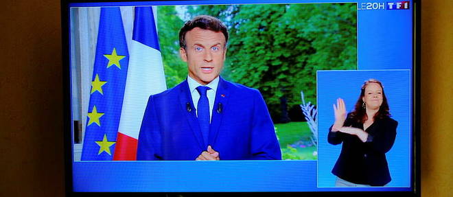 Trois jours apres le second tour des legislatives, qui ne lui a accorde qu'une majorite relative, Emmanuel Macron s'est adresse aux Francais lors d'une allocution televisee de moins de dix minutes.
