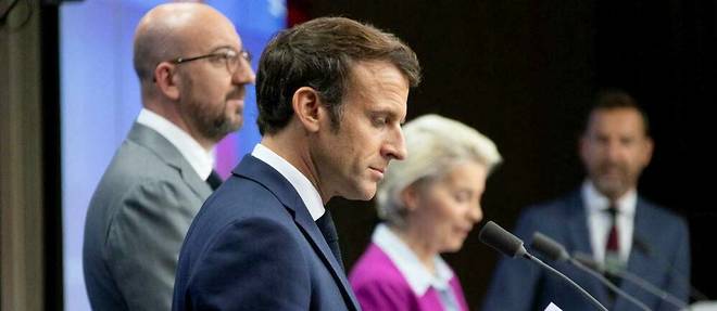 Le président français Emmanuel Macron, le président du Conseil européen Charles Michel et la présidente de la Commission européenne Ursula von der Leyen lors d'une conférence de presse.
