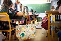 De jeunes eleves dans une salle de classe (illustration).
