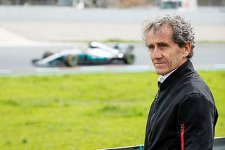 Alain Prost en 2017, sur le circuit de Barcelone.
