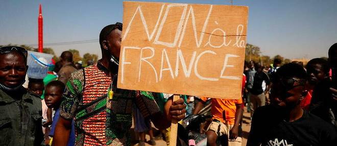 Sur le terrain africain, la défiance à la France est de plus en plus forte. 

