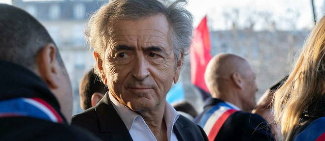 Bernard-Henri Levy lors du rassemblement contre l'invasion de l'Ukraine a Paris, le 5 mars 2022. 
