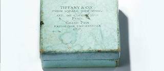 À la Saatchi Gallery, l’exposition « Vision & Virtuosity » présente 400 objets retraçant l’épopée créative du joaillier américain Tiffany & Co depuis sa fondation en 1837. 
