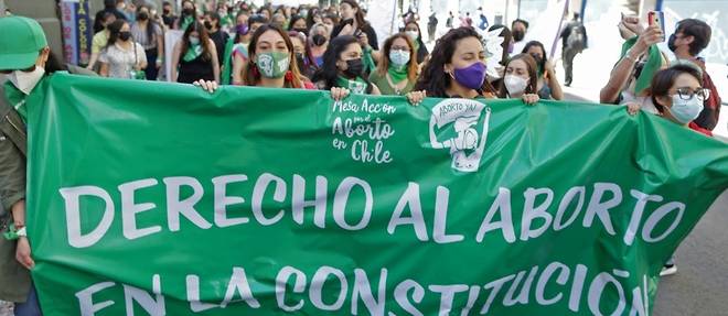 A rebours des Etats-Unis, l'avortement inscrit dans le projet de Constitution chilien