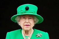 Elizabeth II sur le balcon du palais de Buckingham, le 5 juin 2022, dans le cadre des célébrations du jubilé de platine. 
 
