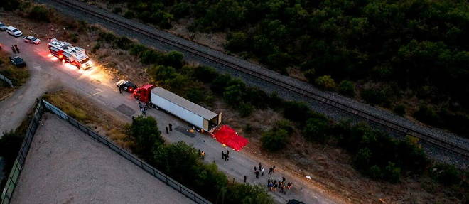 Les corps sans vie ont été découverts dans un camion, près de San Antonio.
