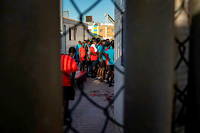 Migrants dans un centre d'accueil à Melilla, le 25 juin 2022.  
