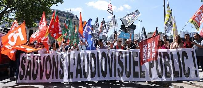 Fin de la redevance: greve "massive" sur les teles et radios publiques, inquietes pour leur avenir