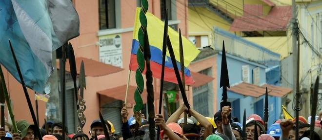 Equateur: le president Lasso suspend le dialogue avec les indigenes, echappe a la destitution