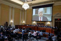 Une vidéo de Donald Trump est diffusée devant la commission parlementaire sur les événements du 6 janvier 2021 à Washington.
