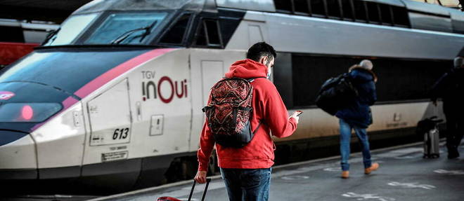 Le PDG de la SNCF Jean-Pierre Farandou a appele mercredi les voyageurs a porter de nouveau le masque dans les gares et les trains. (image d'illustration)
