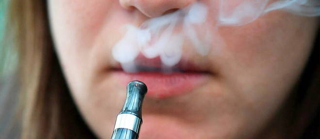 La Commission europeenne veut limiter le tabagisme, y compris celui des e-cigarettes. (Photo d'illustration)
