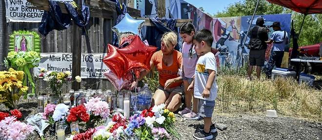 Emoi et recueillement a San Antonio apres la tragedie des migrants retrouves morts dans un camion