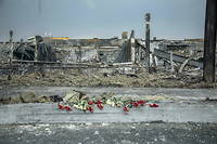 Les ruines du centre commercial de Krementchouk, en Ukraine, le 28 juin 2022, au lendemain de frappes qui ont fait  une vingtaine de morts et des dizaines de blessés et de disparus.
