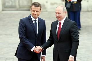 Macron et Poutine en 2017 au château de Versailles.

