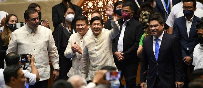 Philippines: le nouveau president Ferdinand Marcos Jr prete serment