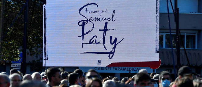 Une ceremonie d'hommage au professeur Samuel Paty, 47 ans, au college Le Bois d'Aulne a Conflans-Sainte-Honorine, le 16 octobre 2021. 