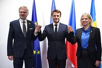 Macron transmet la pr&eacute;sidence tournante de l'UE aux Tch&egrave;ques