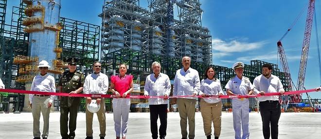 Le Mexique inaugure une raffinerie, vise l'autosuffisance en carburants