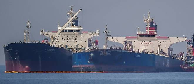 Grece : le navire russe avec du petrole iranien saisi mi-avril en route vers le port du Piree