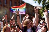 Fiert&eacute;s LGBT+: des dizaines de milliers de personnes &agrave; Toulouse, Marseille et Saint-Etienne