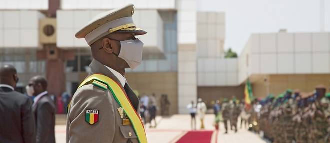 La Cedeao leve les sanctions economiques au Mali, accord pour deux ans de transition au Burkina