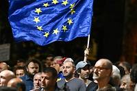 G&eacute;orgie: des dizaines de milliers de pro-europ&eacute;ens manifestent &agrave; Tbilissi