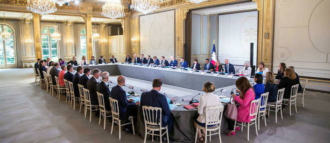 Le premier Conseil des ministres du nouveau gouvernement preside par Emmanuel Macron
