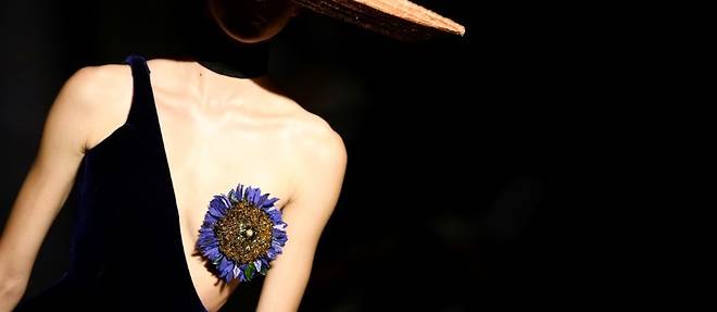Theatral et provocant, le defile Schiaparelli ouvre la haute couture a Paris