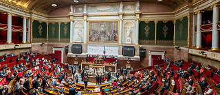 Séance publique de l'Assemblée nationale pour la seconde journée de la 16 e  législature.
