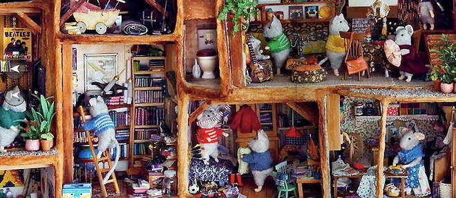 Dans la serie << Sam et Julia >>, Karina Schaapman fait notamment deambuler ses lecteurs dans une incroyable maison de poupee.
