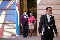 Emmanuel Macron et Élisabeth Borne avant le premier conseil des ministres du nouveau gouvernement, le 4 juillet 2022 à l'Élysée.  
