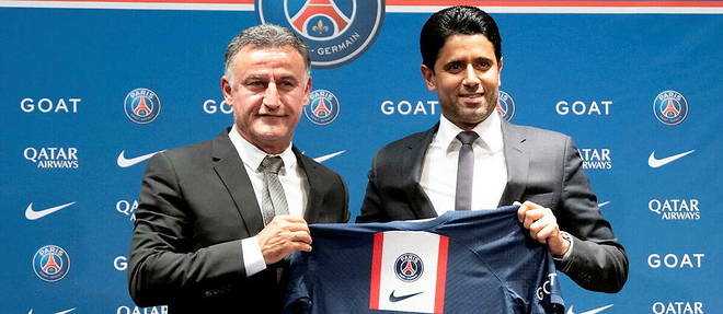 Le nouvel entraineur du PSG Christophe Galtier accompagne du president du club parisien.
