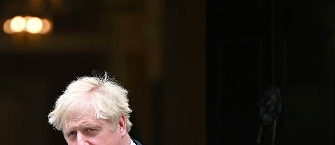 Boris Johnson plus que jamais sous pression apres la demission de deux ministres