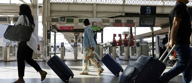 SNCF: la greve perturbe les departs en vacances, les salaries obtiennent une augmentation